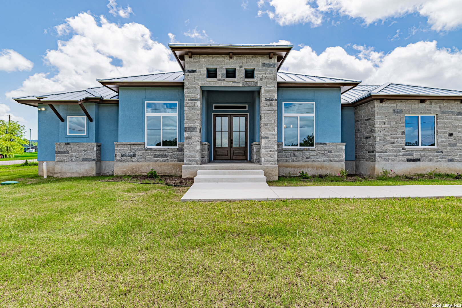 731 County Road 356 Adkins TX 78101
