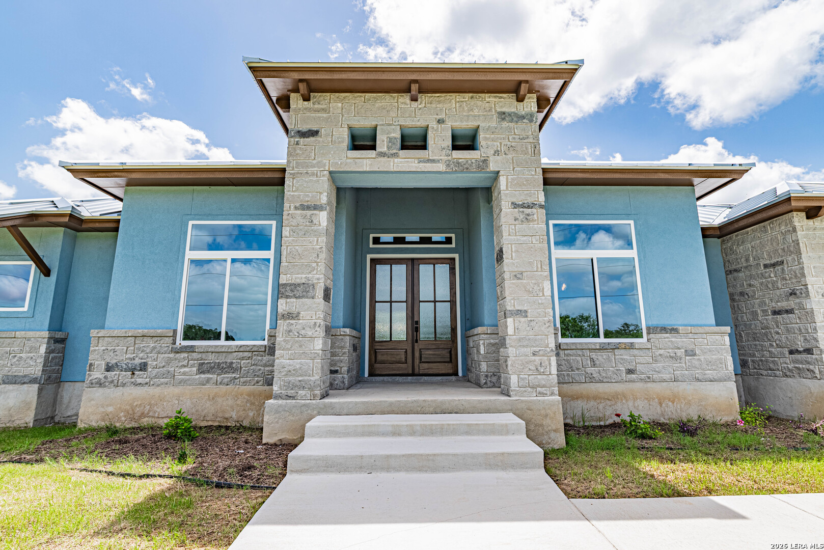 731 County Road 356 Adkins TX 78101