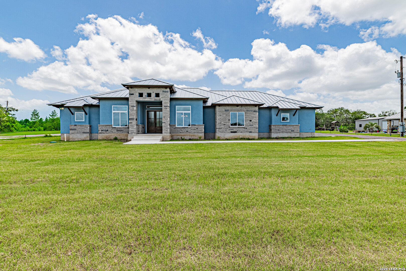 731 County Road 356 Adkins TX 78101