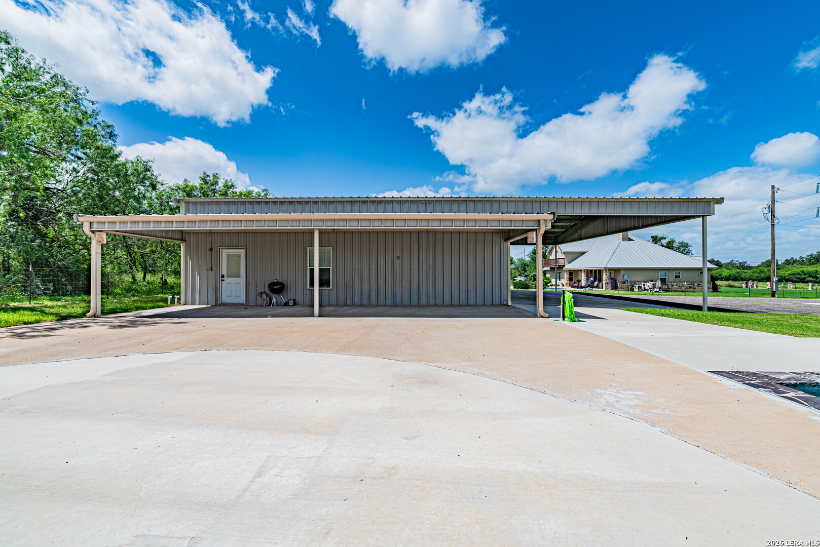 731 County Road 356 Adkins TX 78101