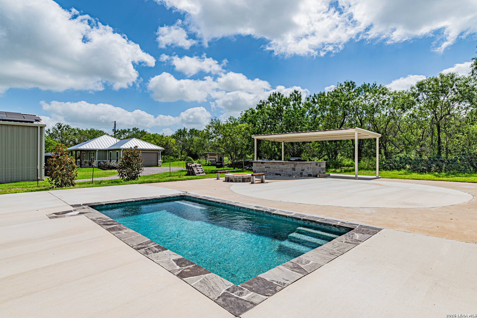 731 County Road 356 Adkins TX 78101