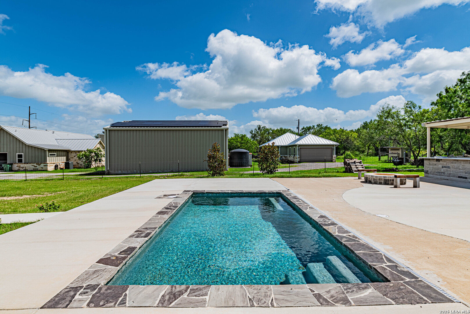 731 County Road 356 Adkins TX 78101