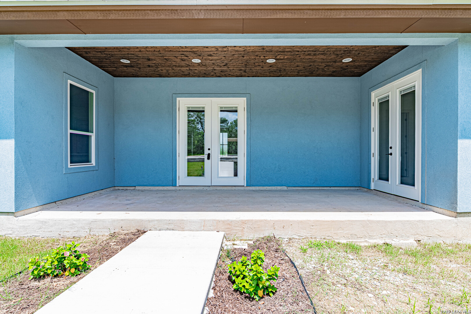 731 County Road 356 Adkins TX 78101