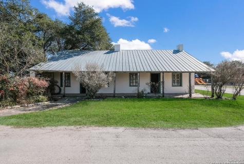 514 Petersburg Street Castroville TX 78009