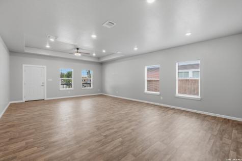 3719 Commercial San Antonio TX 78221