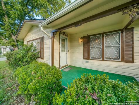 728 Jones Avenue Seguin TX 78155