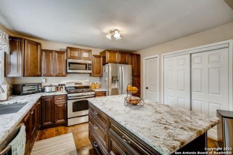 327 Thompson Place San Antonio TX 78225