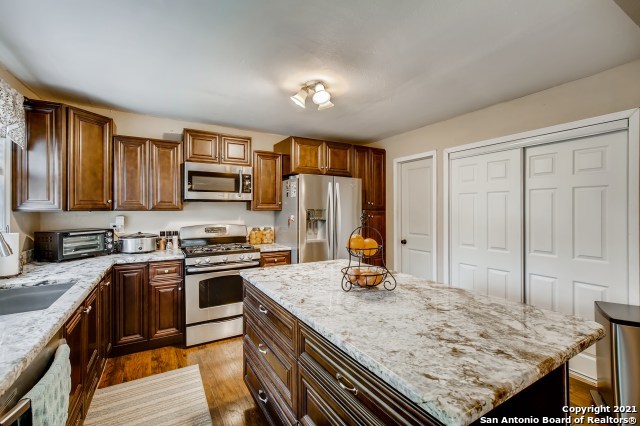 327 Thompson Place San Antonio TX 78225