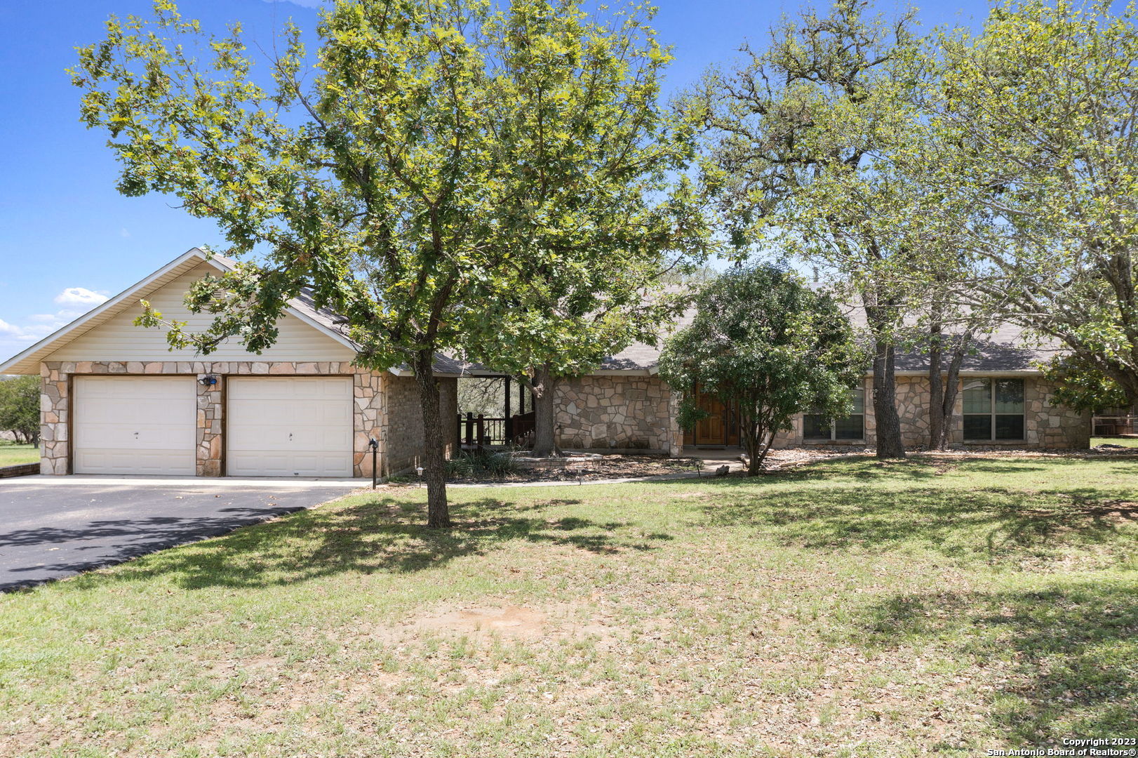 810 Lacey Drive Bandera TX 78003