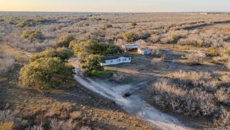 811 County Road 211 Hobson TX 78117
