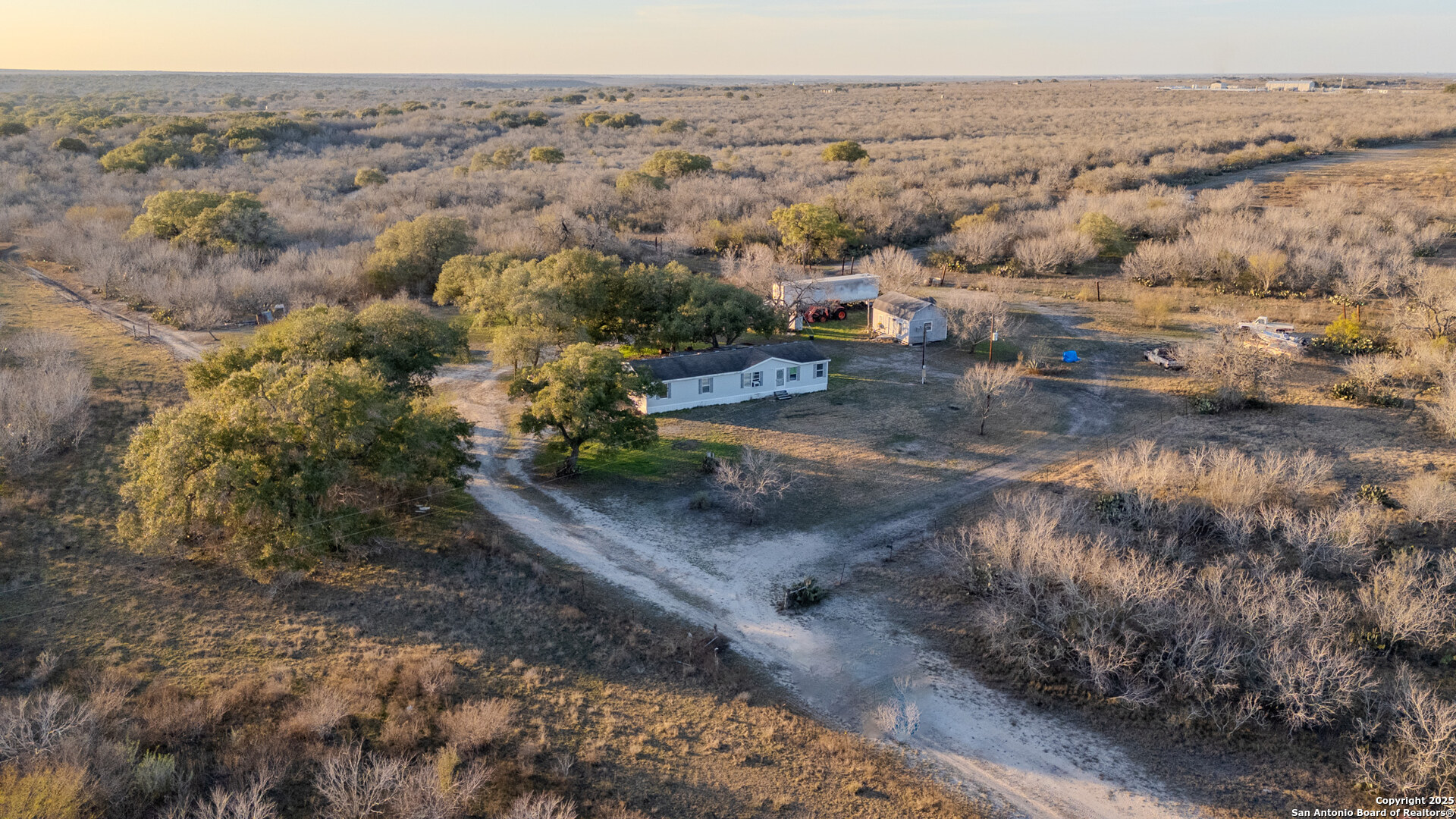 811 County Road 211 Hobson TX 78117