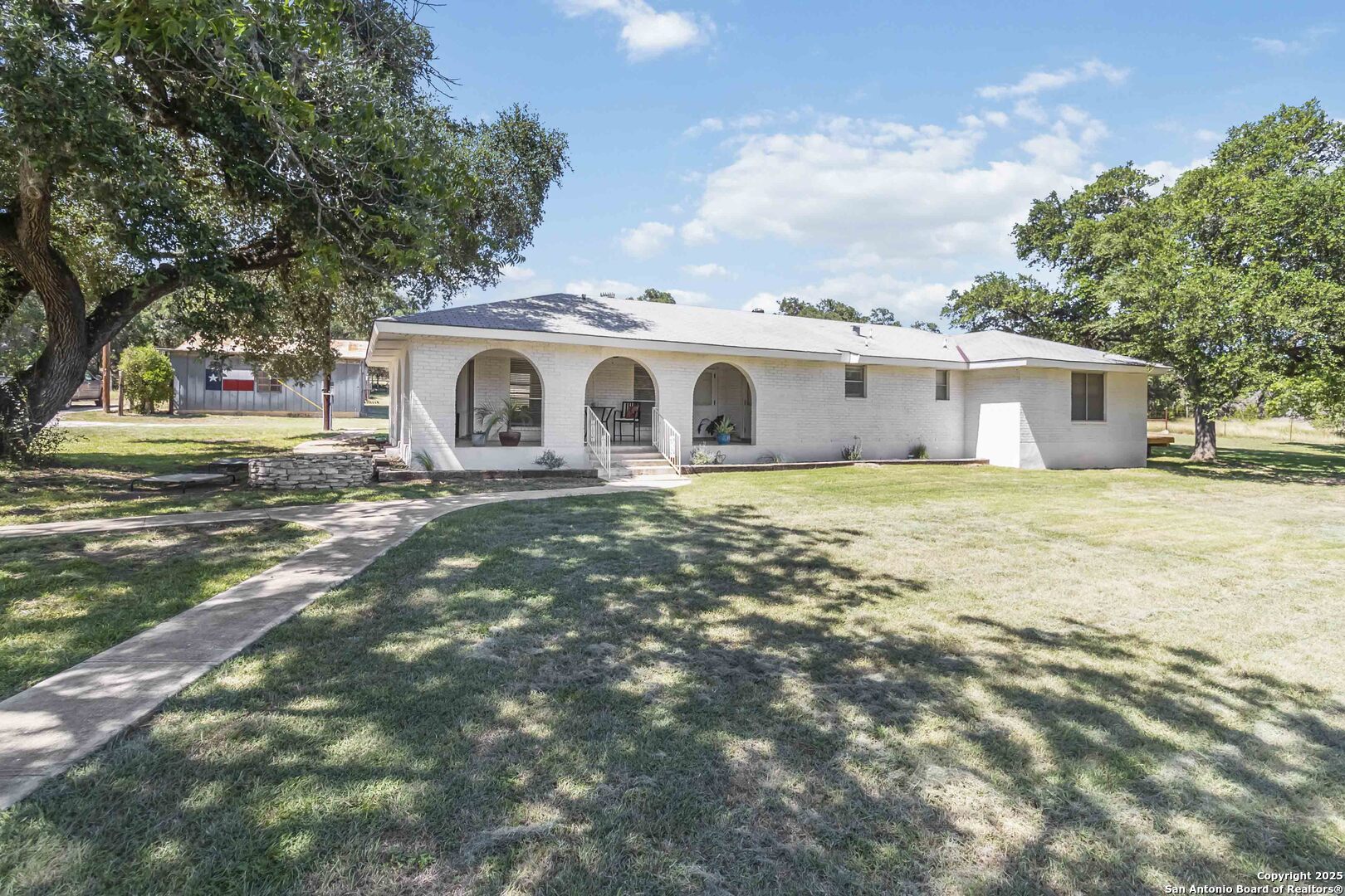 10406 Park Road 37 Lakehills TX 78063