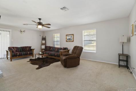 10406 Park Road 37 Lakehills TX 78063