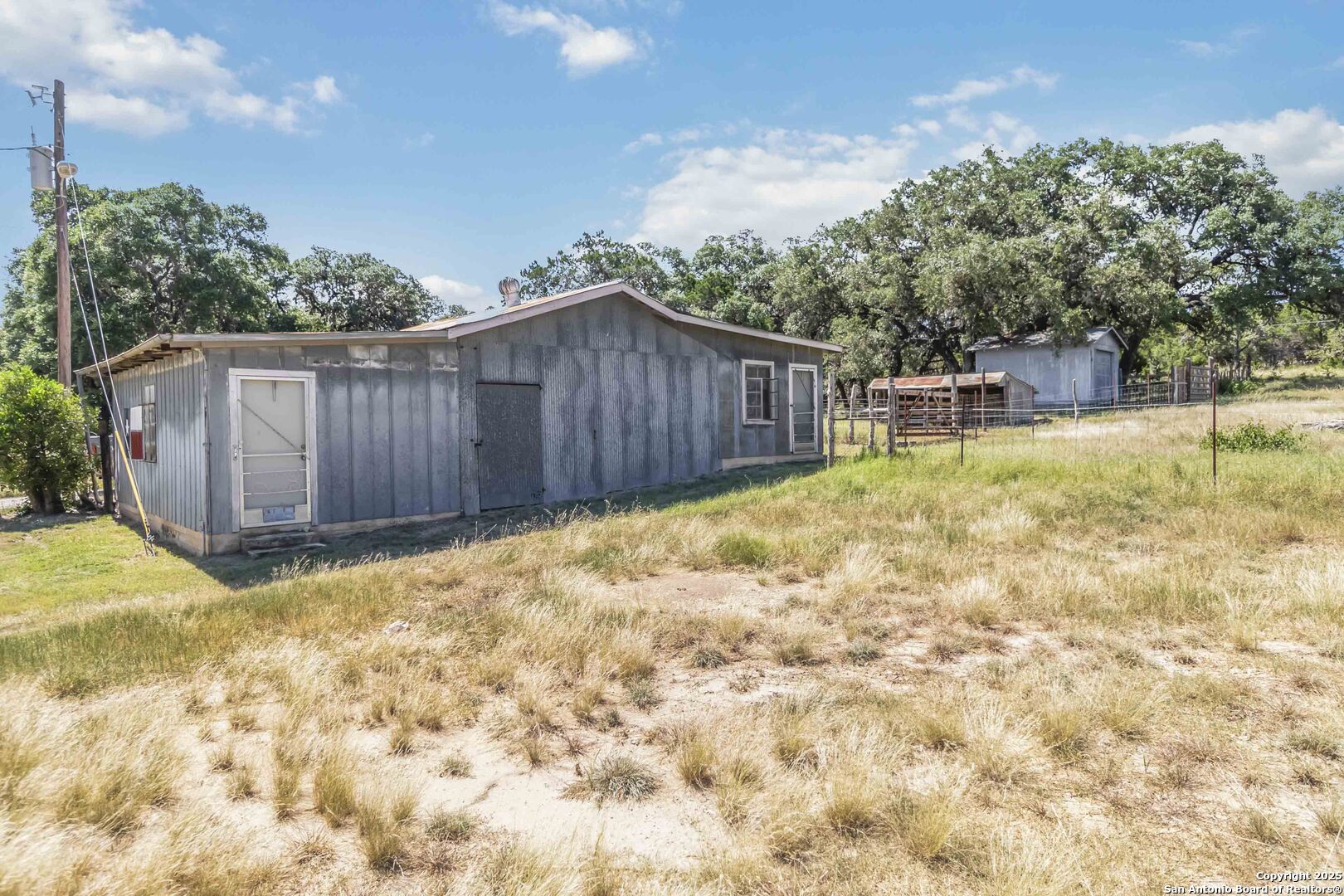 10406 Park Road 37 Lakehills TX 78063