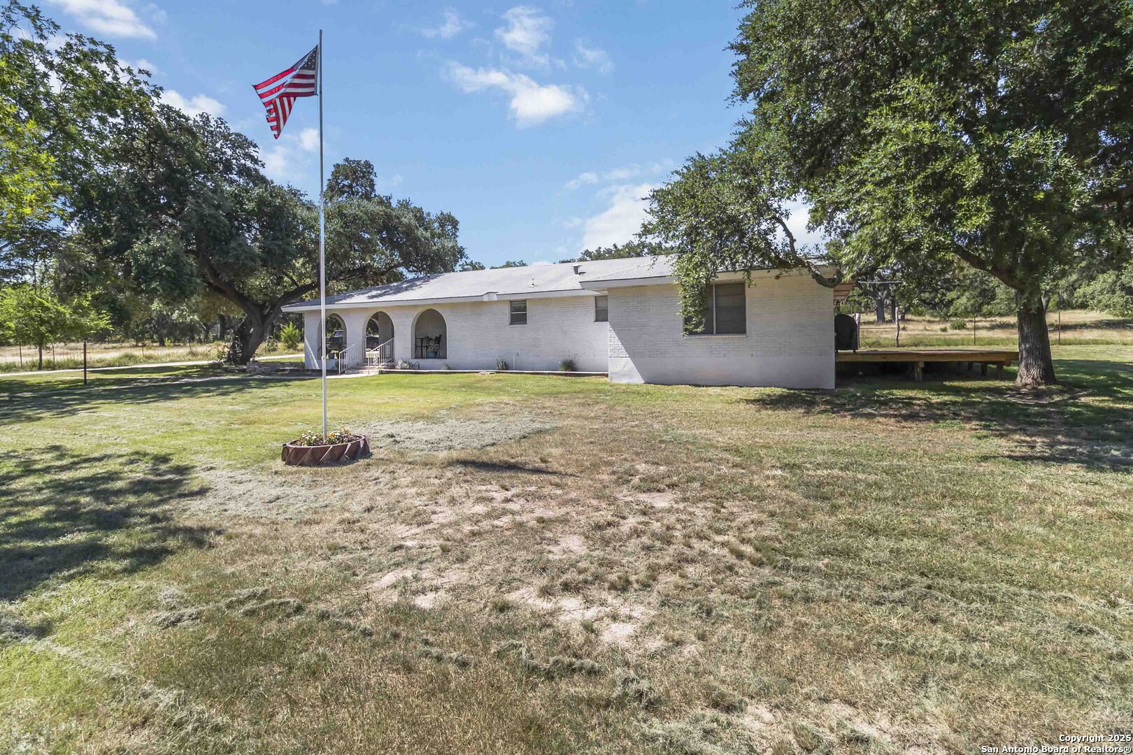 10406 Park Road 37 Lakehills TX 78063