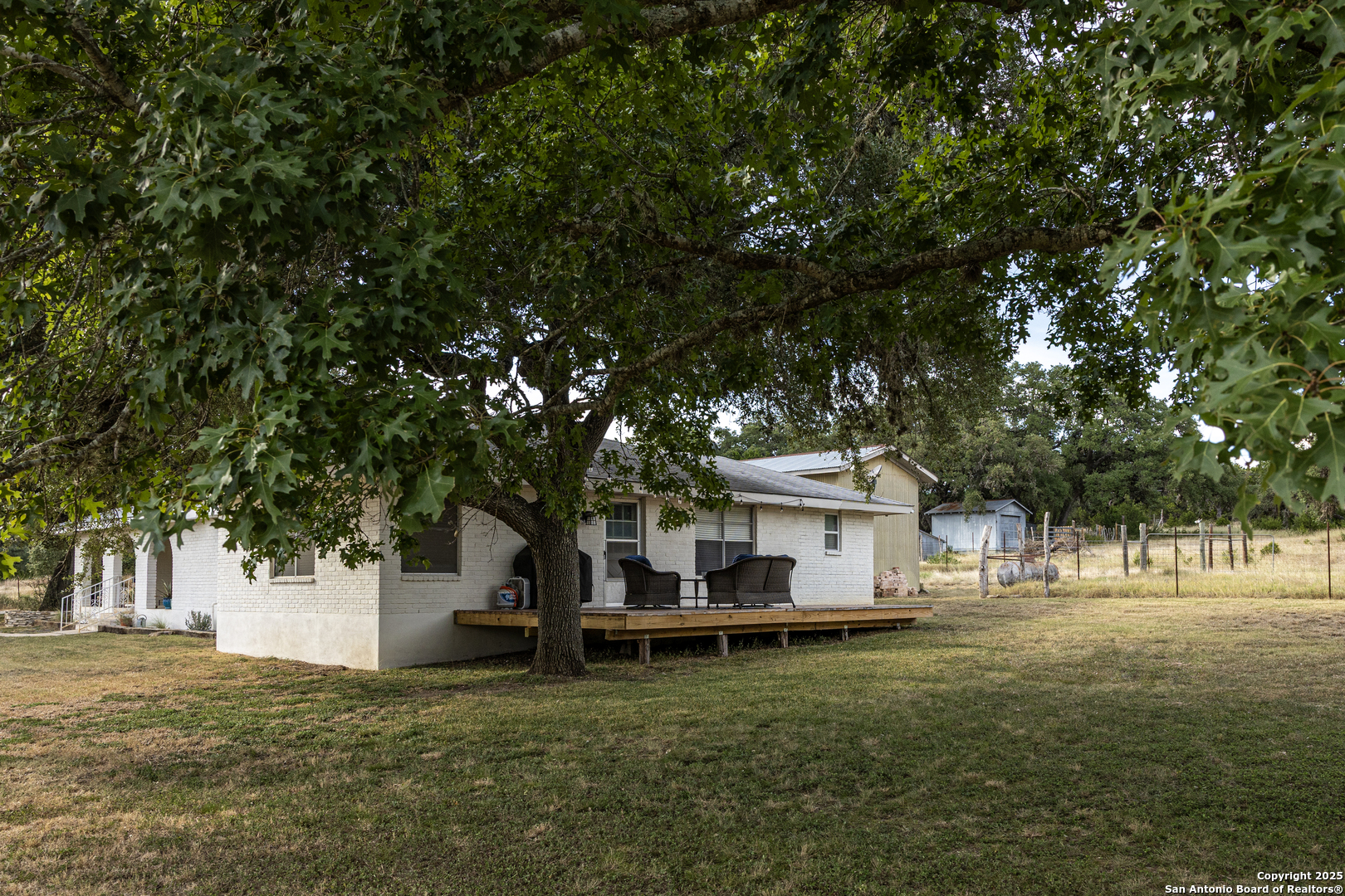 10406 Park Road 37 Lakehills TX 78063