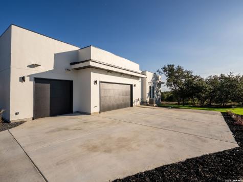 23205 Logan Canyon San Antonio TX 78255