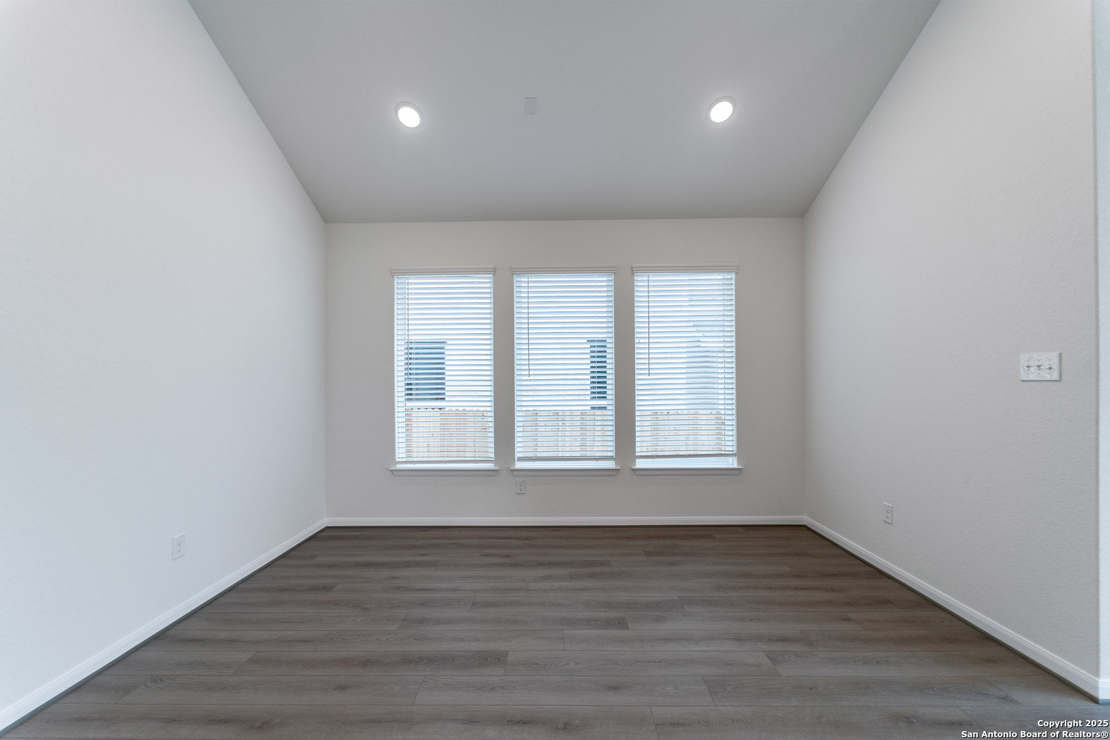 162 Ednie Lane Mico TX 78066