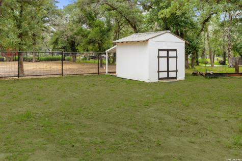 929 Hickory Grove La Vernia TX 78121