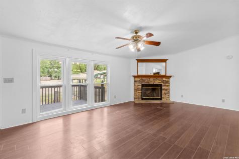 929 Hickory Grove La Vernia TX 78121