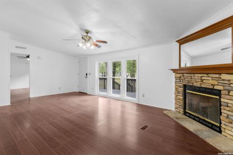 929 Hickory Grove La Vernia TX 78121