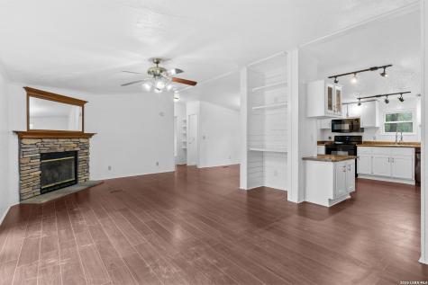 929 Hickory Grove La Vernia TX 78121