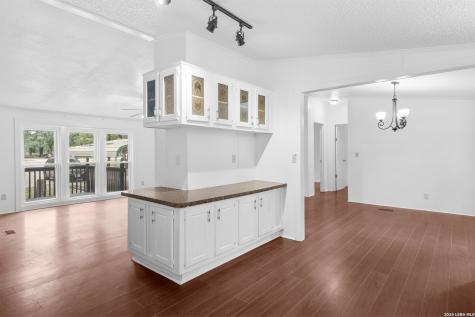 929 Hickory Grove La Vernia TX 78121