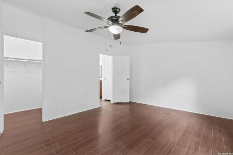 929 Hickory Grove La Vernia TX 78121