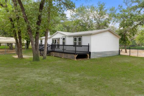 929 Hickory Grove La Vernia TX 78121