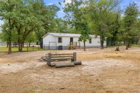 929 Hickory Grove La Vernia TX 78121