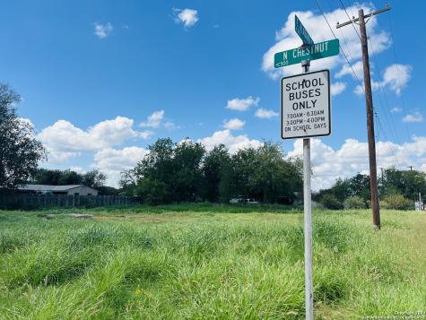 519 N Chestnut Street Pearsall TX 78061