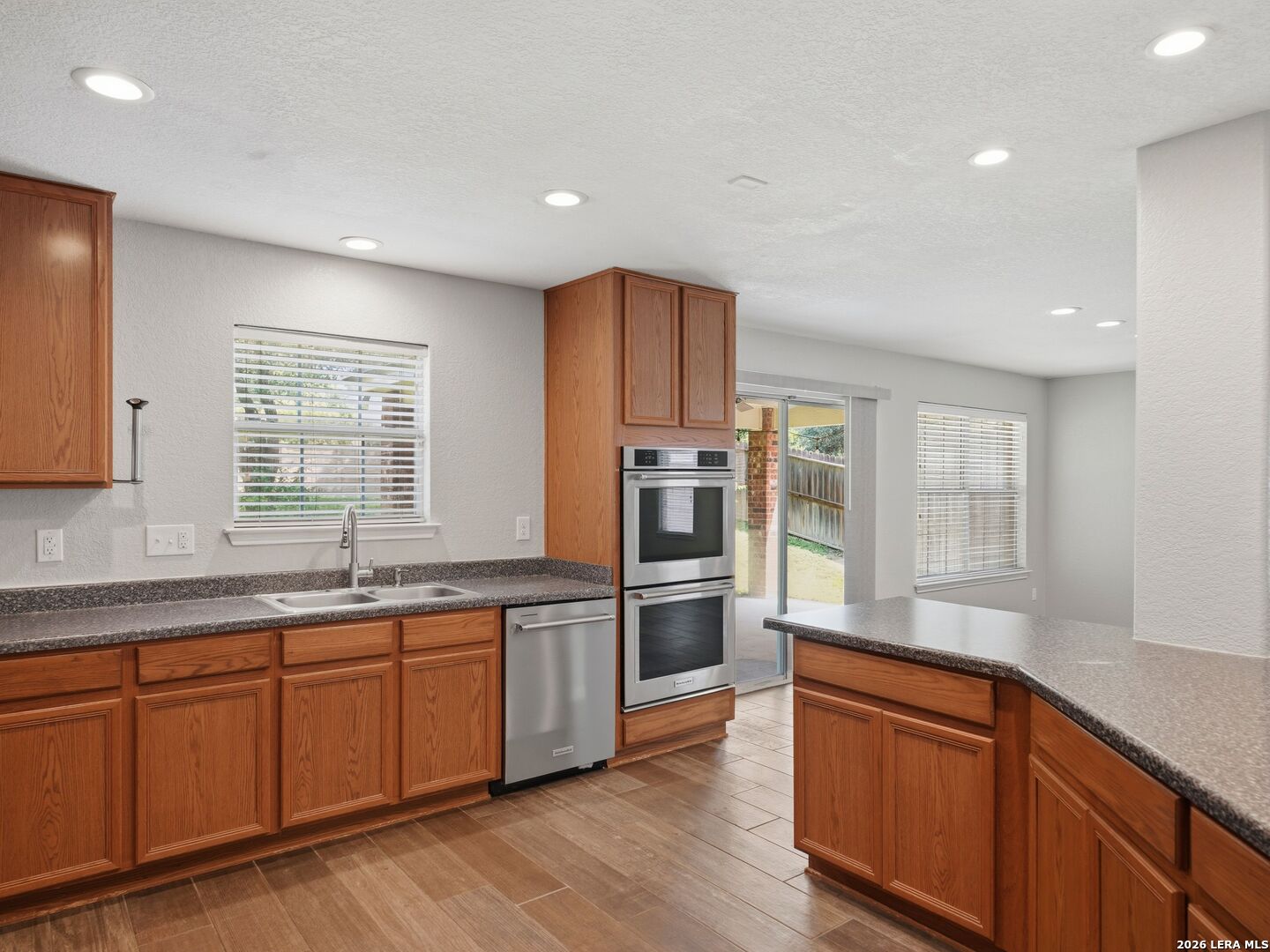 6605 Wood Bench Live Oak TX 78233