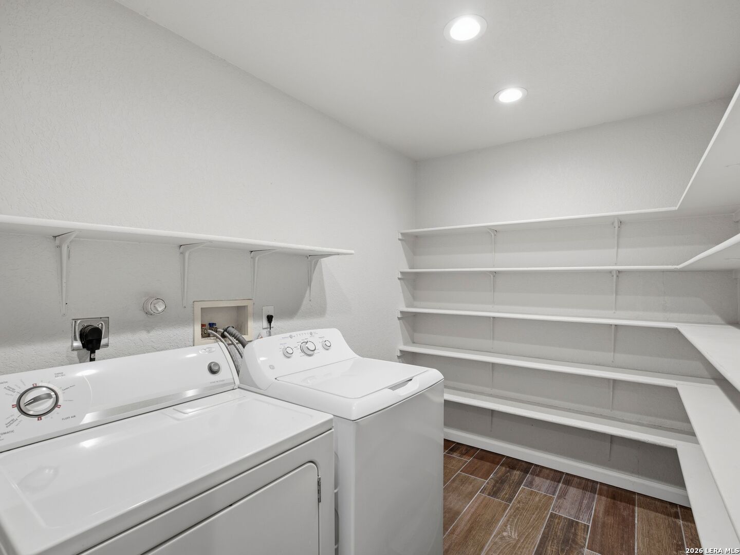 6605 Wood Bench Live Oak TX 78233