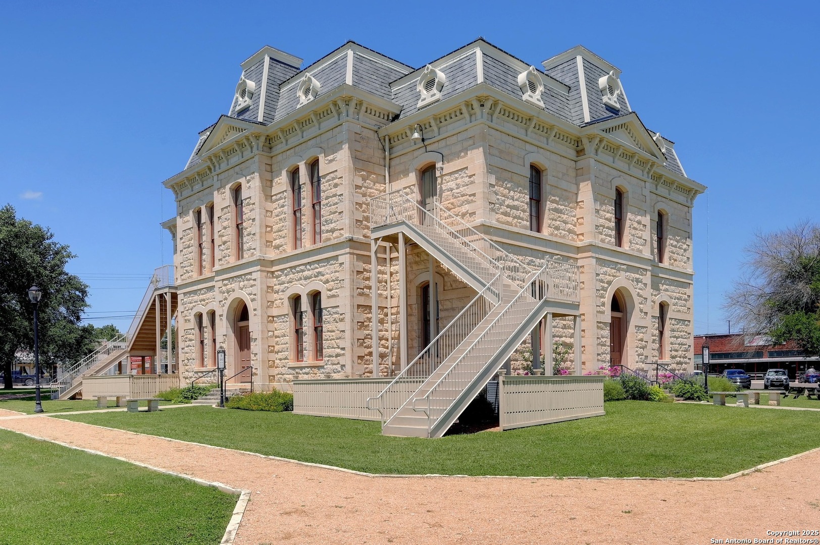 101 N John Bird Blanco TX 78606