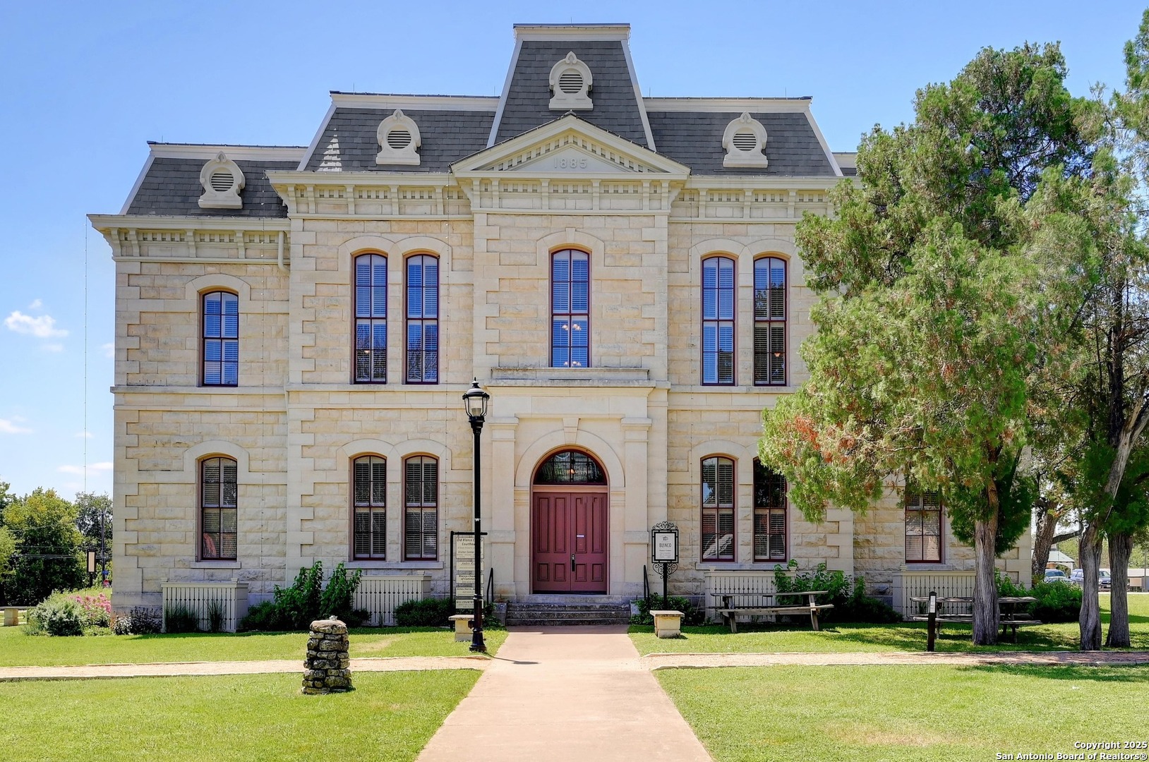101 N John Bird Blanco TX 78606