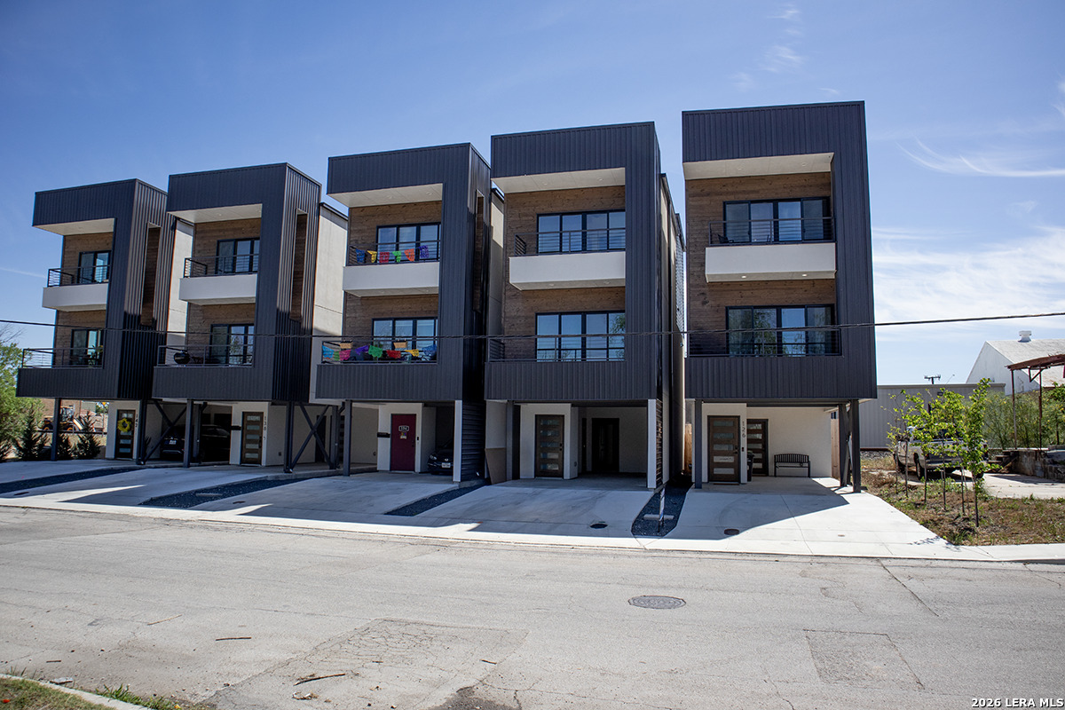 130 E Lachapelle San Antonio TX 78204
