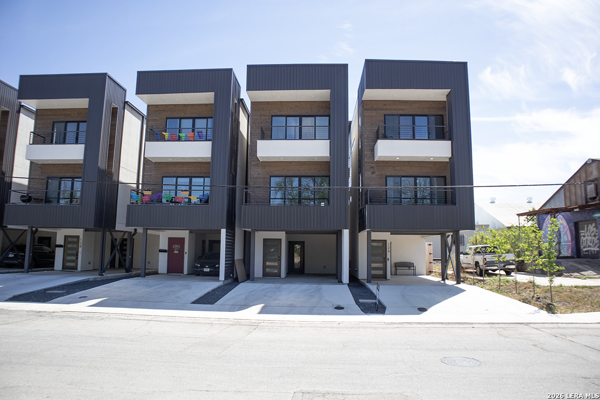 130 E Lachapelle San Antonio TX 78204