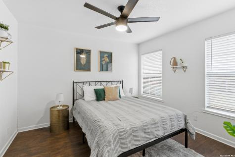434 Pinewood Lane San Antonio TX 78216