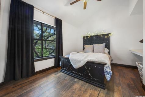 232 Meadowbrook Drive Hollywood Park TX 78232