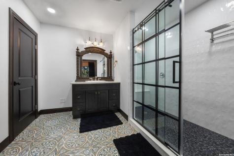 232 Meadowbrook Drive Hollywood Park TX 78232