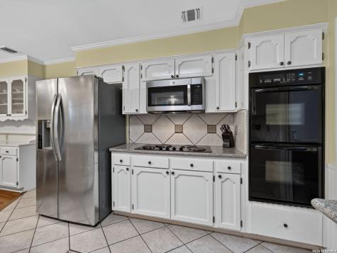 8803 Cattail Windcrest TX 78239
