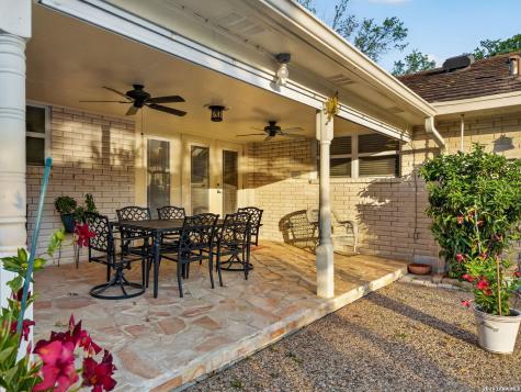 8803 Cattail Windcrest TX 78239