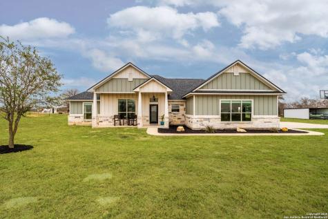 536 County Road 119 Floresville TX 78114