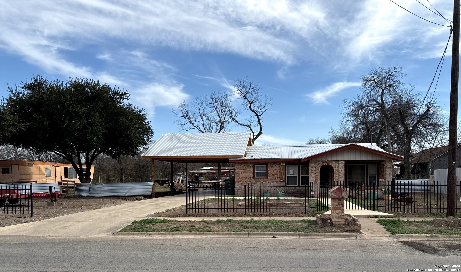 713 Boone Street Uvalde TX 78801