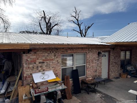 713 Boone Street Uvalde TX 78801