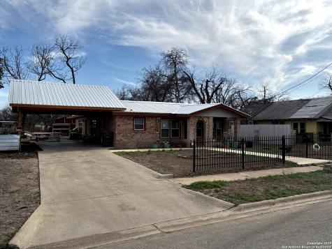 713 Boone Street Uvalde TX 78801