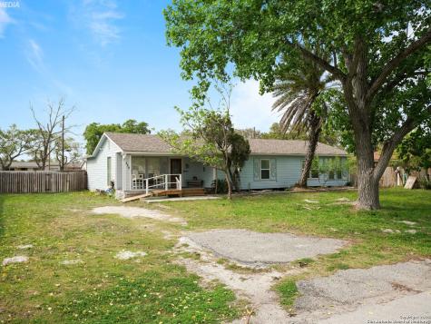 222 S 12th Street Aransas Pass TX 78336