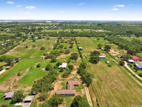 7627 Triple Oaks Drive San Antonio TX 78263