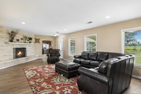 7627 Triple Oaks Drive San Antonio TX 78263