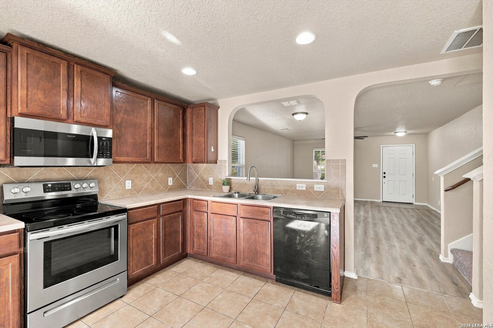 330 Ann Drive Converse TX 78109